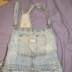 Worn once, dirt on butt. LEVI light washes overalls